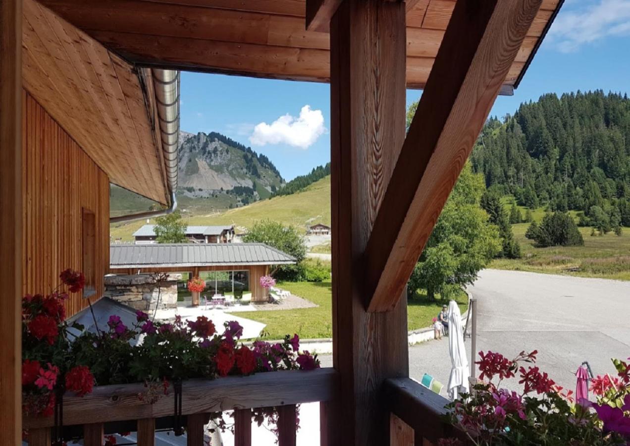 Les Roches 1500 Hotel Mieussy Bagian luar foto